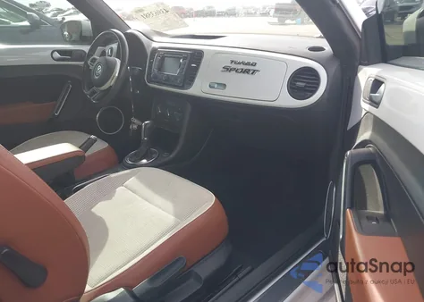 2015 Volkswagen Beetle 1.8T Classic z USA, uszkodzony, nr VIN 3VWF17AT3FM603262